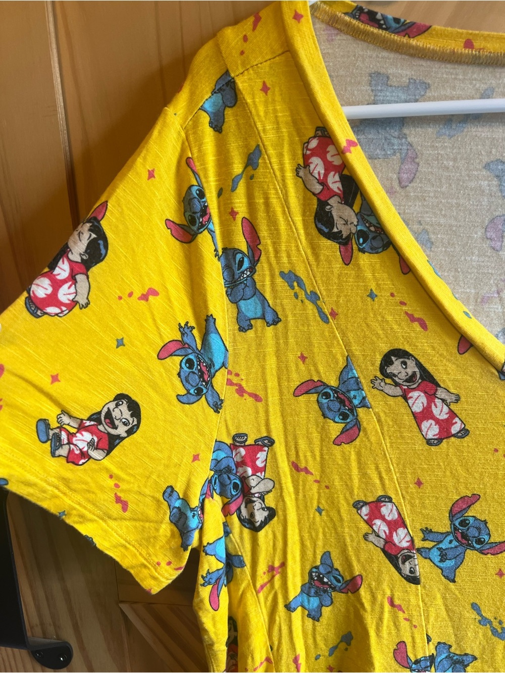 Disney Plus Size 1 Yellow V-Neck Short Sleeve Fit & Flare Torrid Lilo & Stitch - Picture 3 of 5
